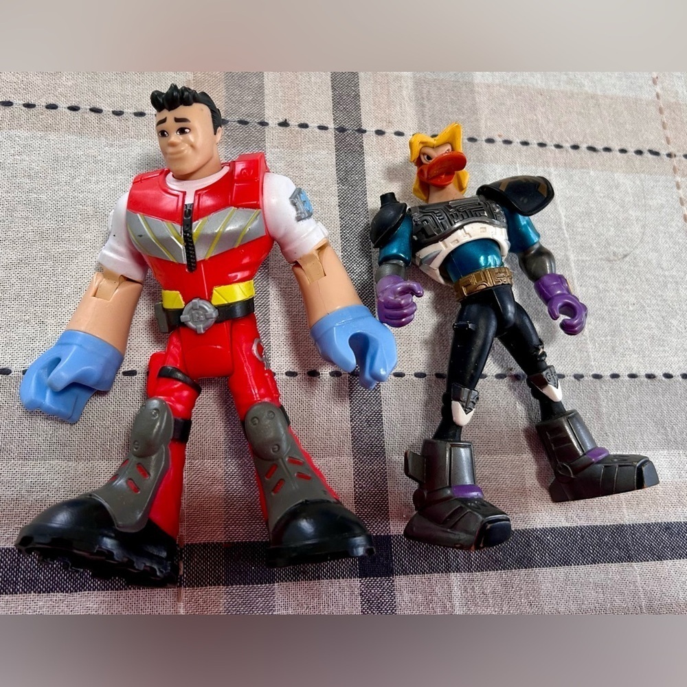 Figures lot of 2 vintage Disney mighty ducks & fisher price rescue heroes Reed